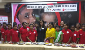 shipra-khanna-with-champion-mothers-and-children-who-contributed-to-low-cost-nutritional-recipe-book